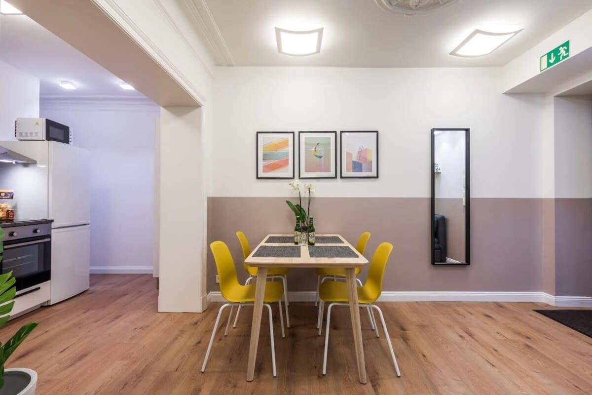 Charming Apartment In Prime Location Hamburg Bagian luar foto