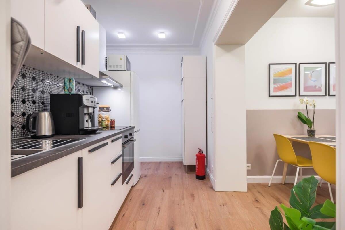 Charming Apartment In Prime Location Hamburg Bagian luar foto
