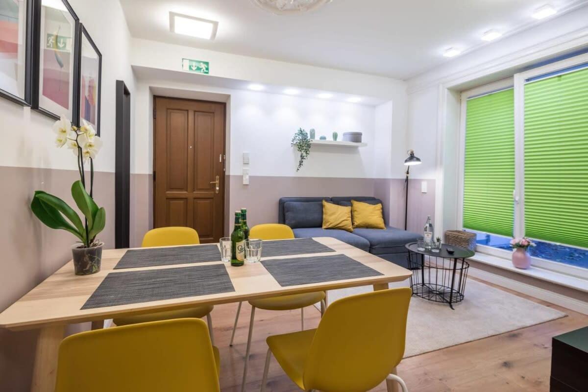 Charming Apartment In Prime Location Hamburg Bagian luar foto