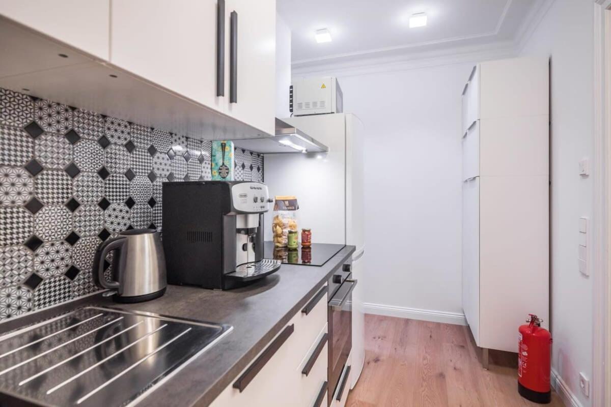 Charming Apartment In Prime Location Hamburg Bagian luar foto